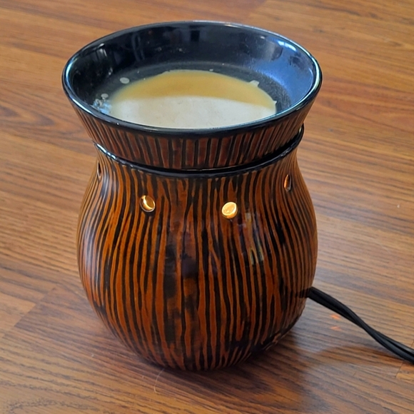 Scentsy Electric Wax Warmer - Zebra Woodgrain Design - Picture 2 of 7